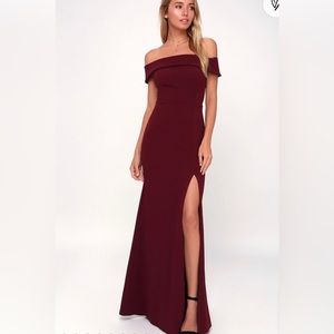 Lulu’s Aveline Burgundy Off-the-Shoulder
Maxi Dress